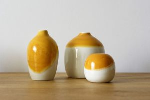 Trois vases oranges